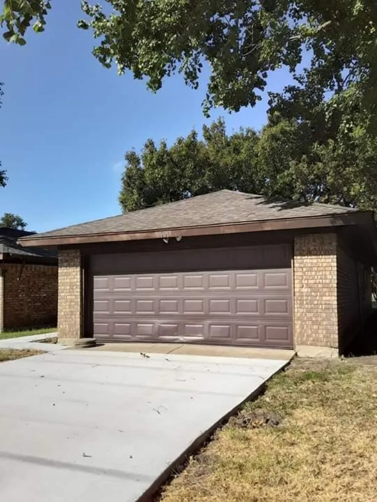 Slide of YFM Roofing