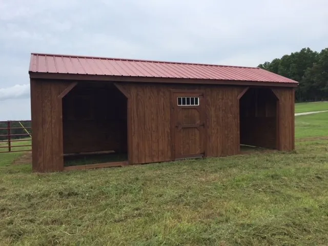 Licensed residential roofing service experts serving Cumberland Furnace, TN - Yoder's Dutch Barns