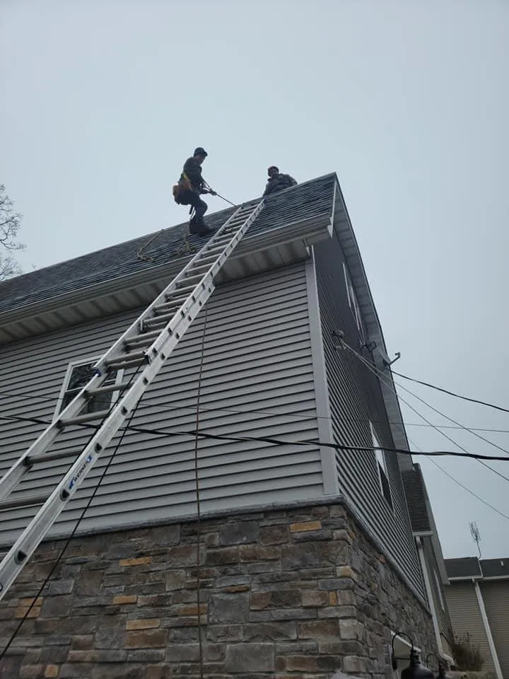 Slide of Yovani Roofing