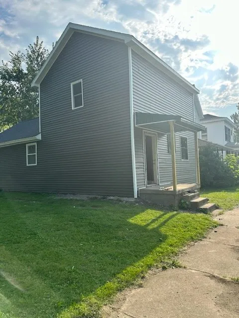 Slide of Yovani Roofing