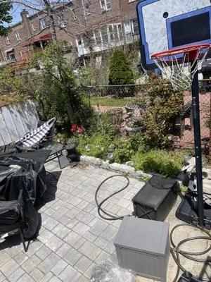 ZH Construction & Renovation Logo