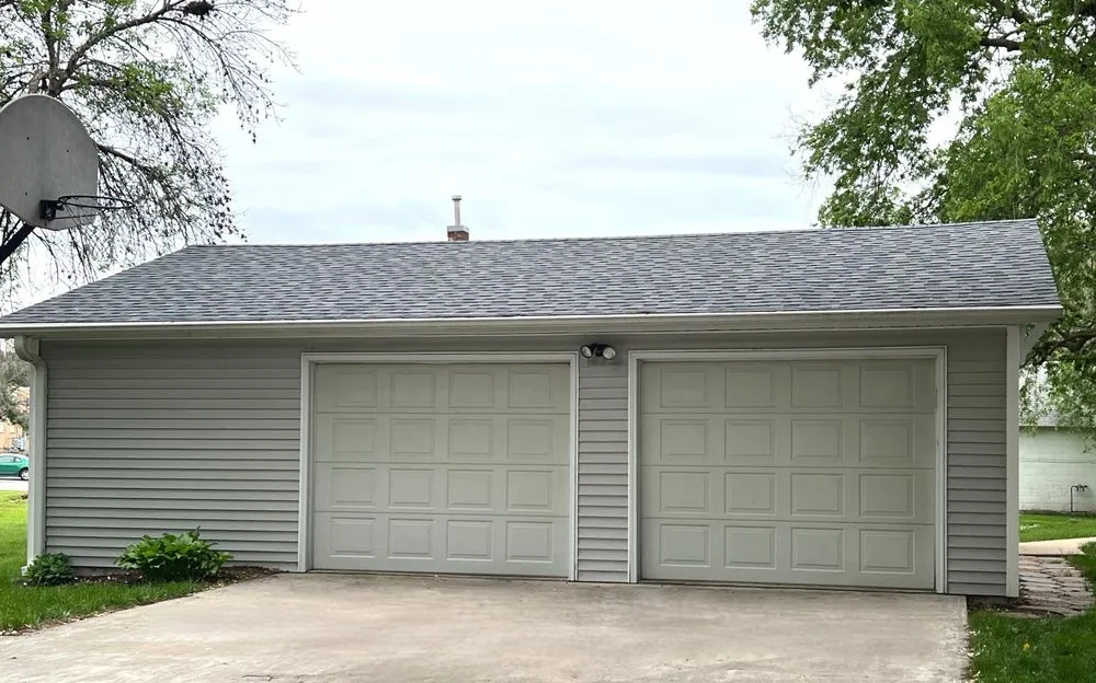 Slide of Zinnel Roofing and Exteriors