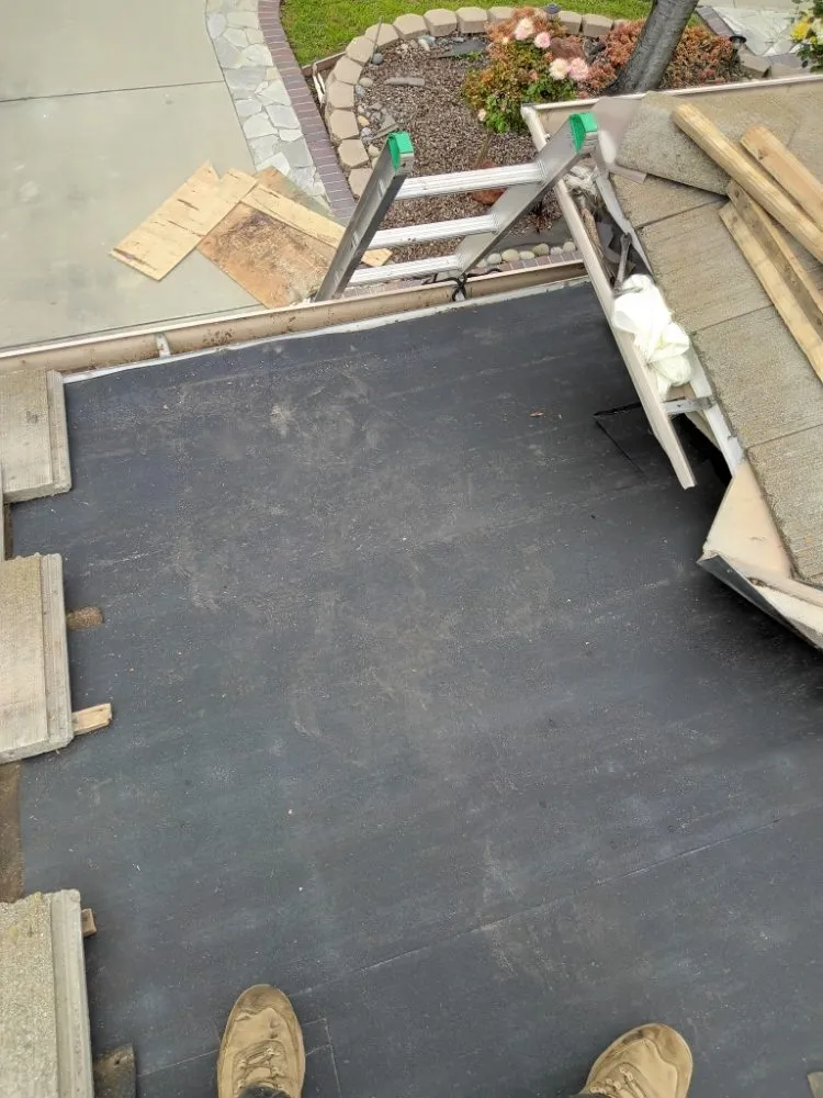 Slide of Zoethi Roofing and Gutters