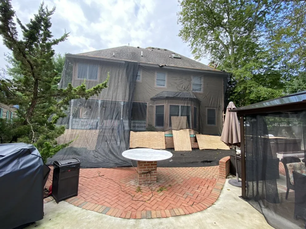 Slide of Zona Roofing