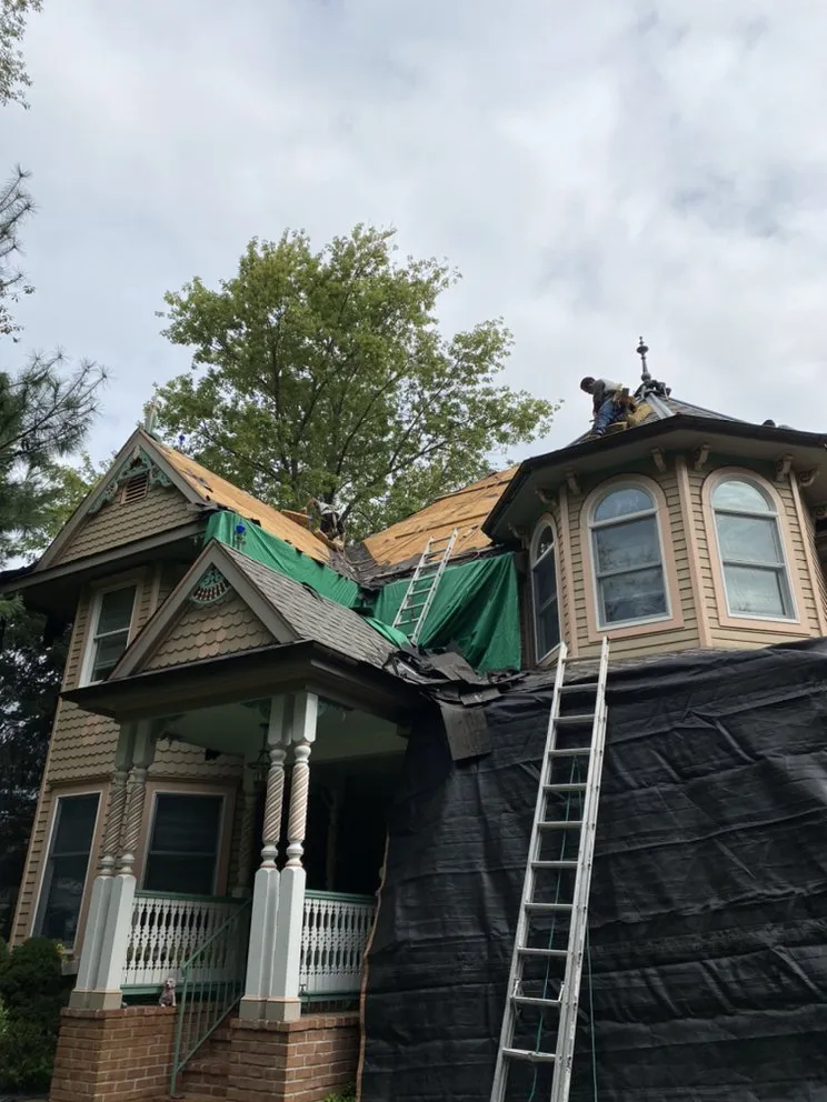 Slide of Zona Roofing