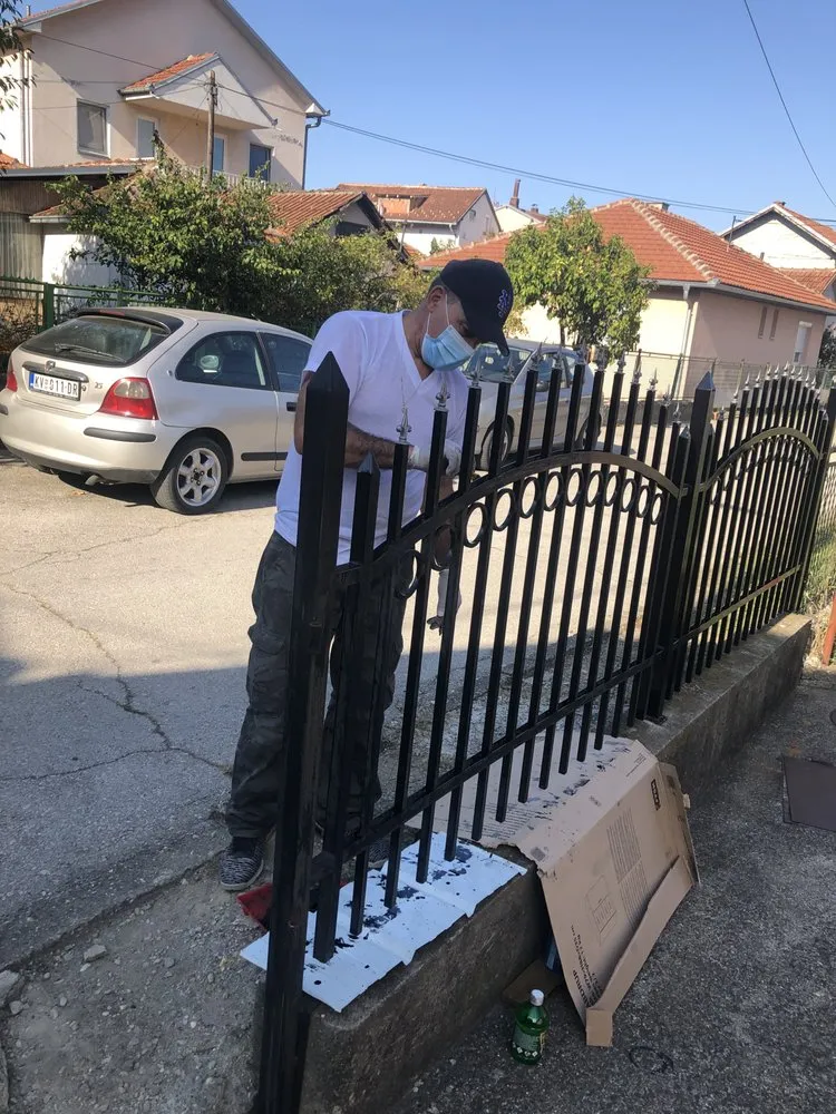 Slide of Zoran Handyman